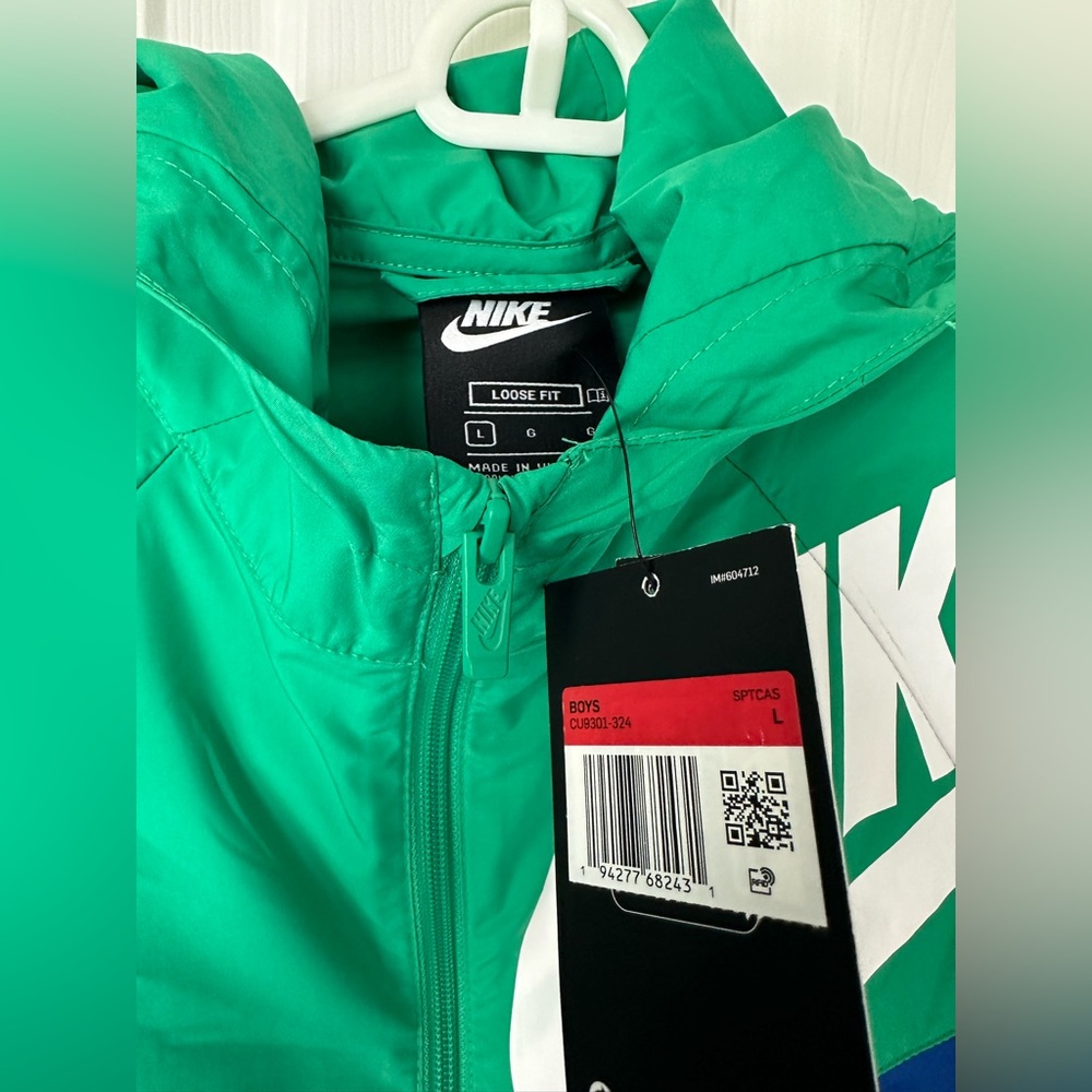 Nike Youth Large Packable Jacket.  Silky material.